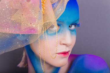 yaratıcı makyaj ile model