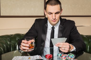 Casino poker oyuncusu