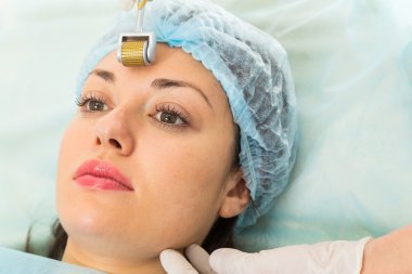 Şevval Özçelik Güzellik anti-aging tedavi gerçekleştirir