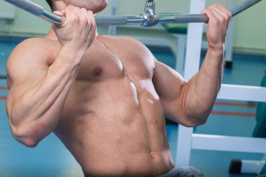 ağırlıklar ile çalışma dışarı adam