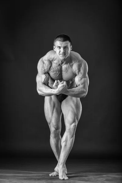 Muskulös man bodybuilder — Stockfoto