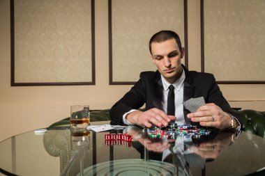 Casino poker oyuncusu