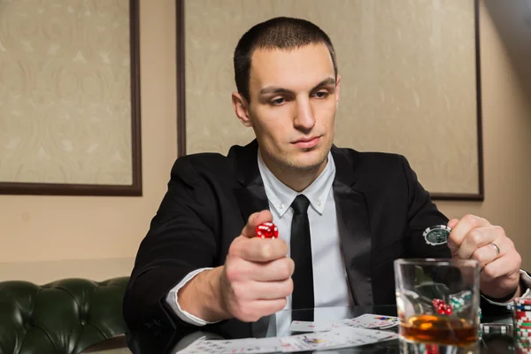 Póker játékos a kaszinóban — Stock Fotó
