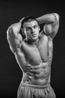 kaslı adam vücut geliştirmeci