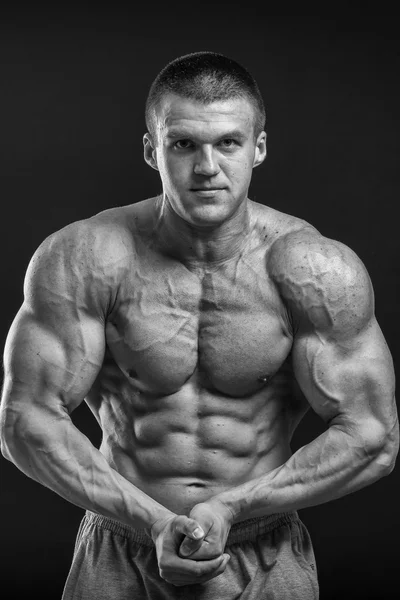 Muskulös man bodybuilder — Stockfoto