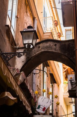 Eski dar sokak Sorrento, İtalya