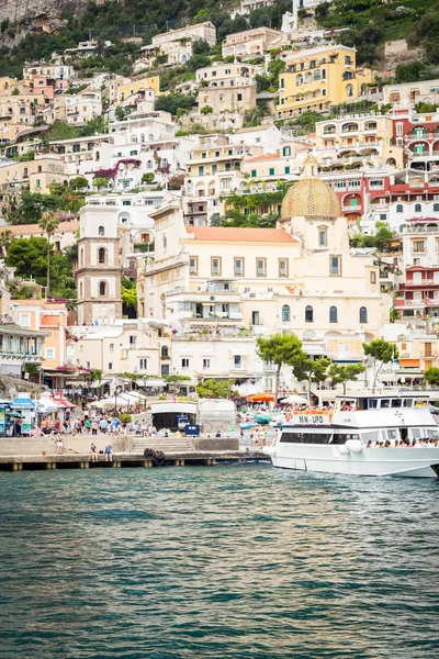 Positano şehrin görünümü — Stok fotoğraf