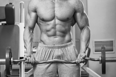 Dumbbell tutarak eller.