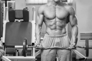 Dumbbell tutarak eller.