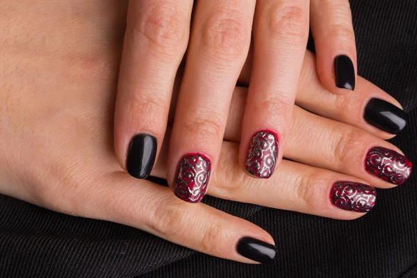 Güzel manikür çivi