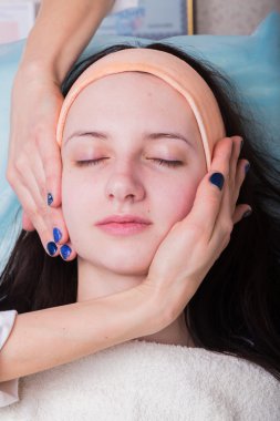 kaplıca tedavisi alma kadın.