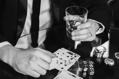 Casino poker oyuncusu