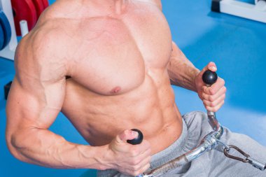 ağırlıklar ile çalışma dışarı adam