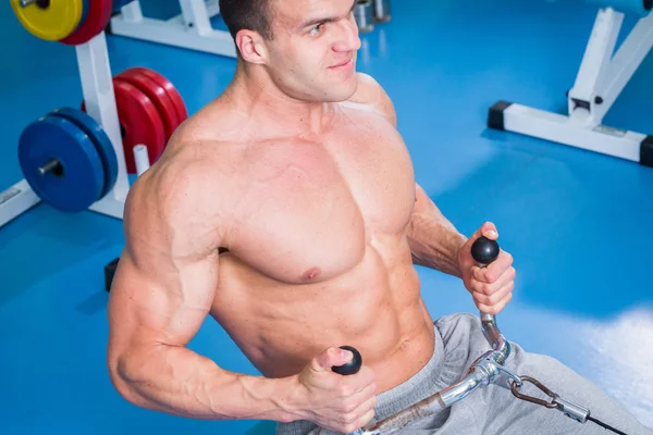 Man working out with weights — Stock Photo, Image