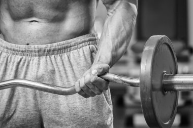 Halter alıştırmalar kılıyor.