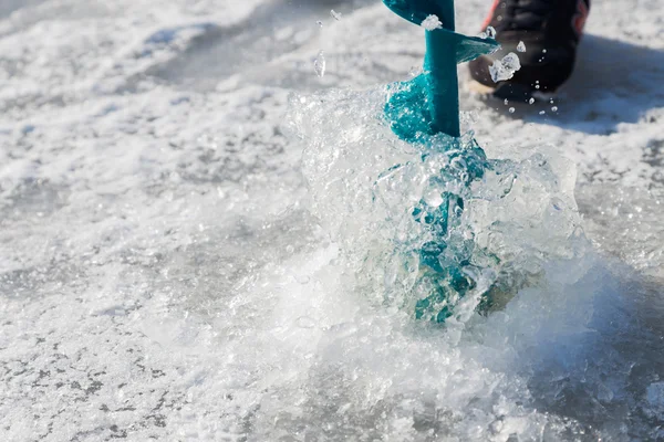 Blaue Bohrmaschine für Eis — Stockfoto