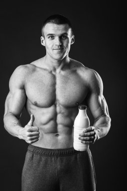 Süt içme sağlıklı, güçlü bir adam