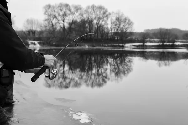 Fischer am Ufer des Flusses — Stockfoto