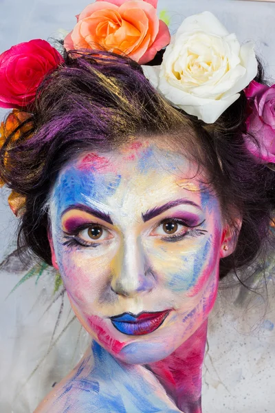 Modell med färgglada make-up — Stockfoto