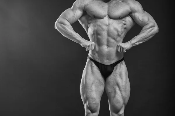 Μυώδης άνδρας bodybuilder — Φωτογραφία Αρχείου