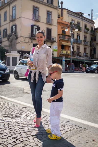 Mother and son outdoors in city — Stock Photo, Image