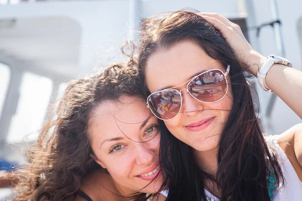 Two beautiful smiling women — Stock Photo, Image