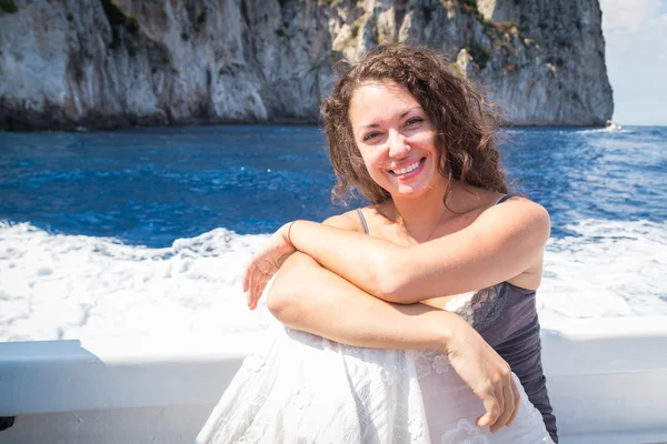 Brunette  woman on a yacht sailing — Stock Photo, Image