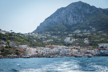 Capri, İtalya için tekne görüntülemek