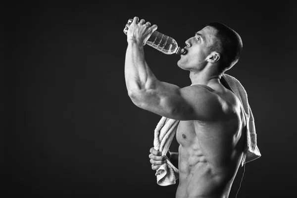 Homem forte depois de um treino — Fotografia de Stock