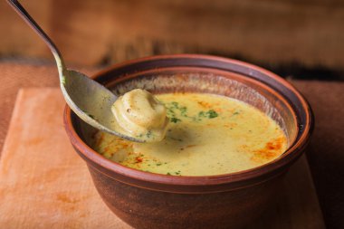 Doğu çorbası kaşık kase