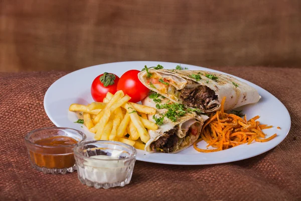 Shawarma con patatas fritas — Foto de Stock