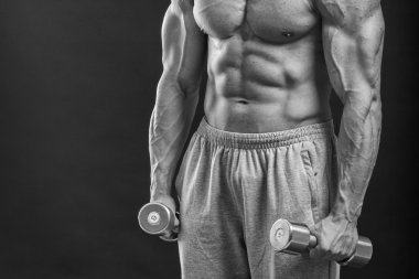 Dumbbell ile güçlü adam