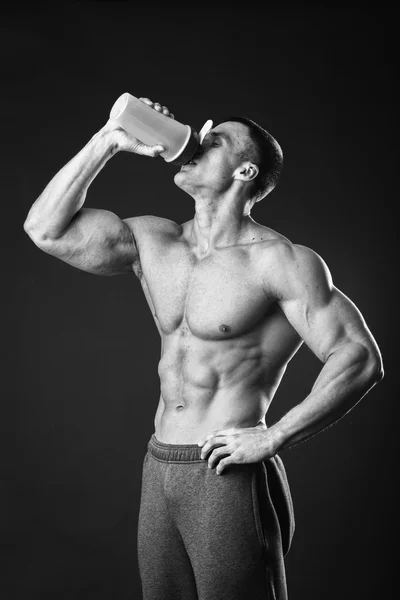 Uomo forte dopo un allenamento — Foto Stock