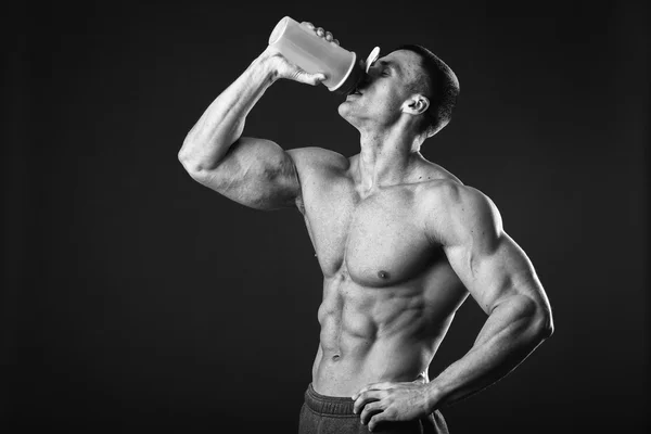 Uomo forte dopo un allenamento — Foto Stock