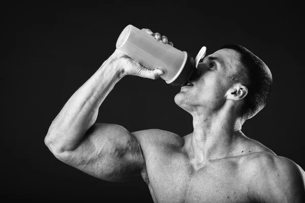 Uomo forte dopo un allenamento — Foto Stock