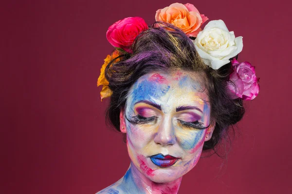 Donna con trucco colorato — Foto Stock