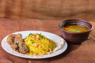 bir tabak etli pilav