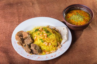 bir tabak etli pilav