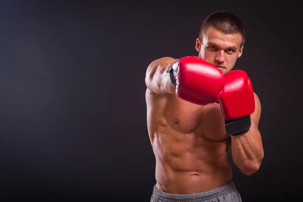 Muž v Boxerské rukavice — Stock fotografie