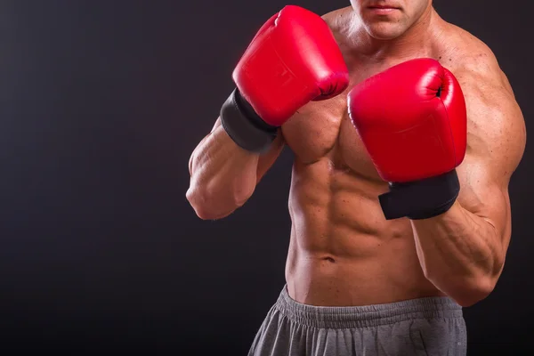 Mannen i boxning handskar — Stockfoto
