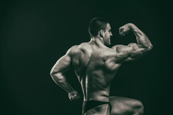 Muscular hombre culturista — Foto de Stock