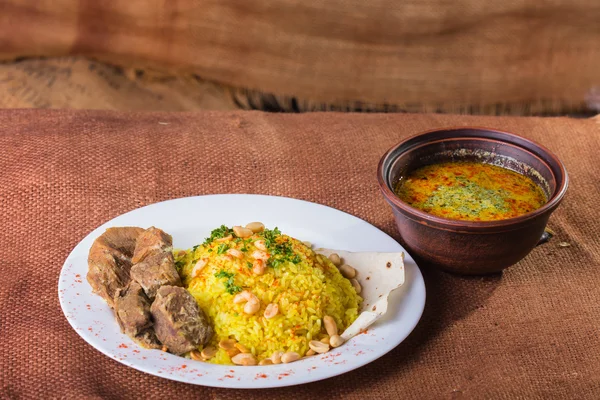 bir tabak etli pilav