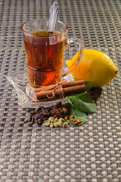 Delicioso té con limón — Foto de Stock