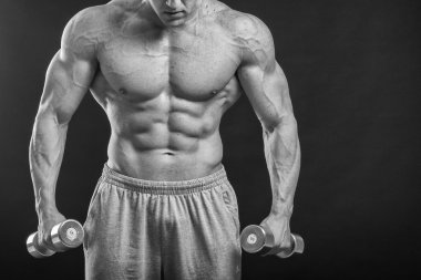 kaslı adam vücut geliştirmeci
