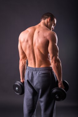 Sporcu bir halter holding.