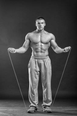 Güçlü adam skipping halat