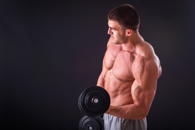 Sporcu bir halter holding.