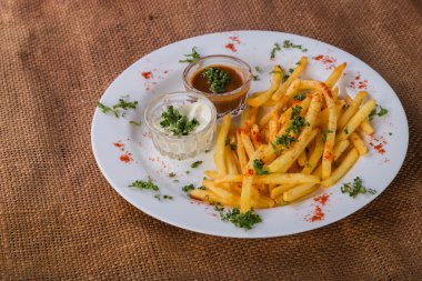 Tabakta patates kızartması