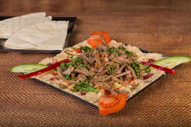 Lezzetli aperatif bir plat üzerinde