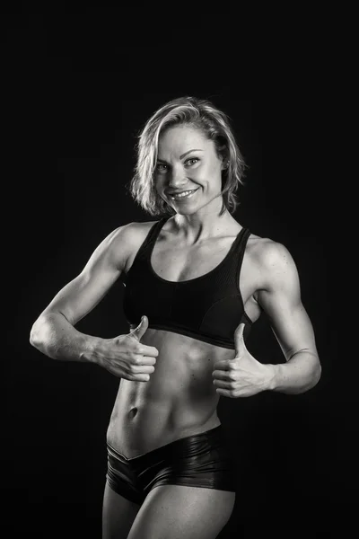 Woman shows her muscles — Stock Photo, Image